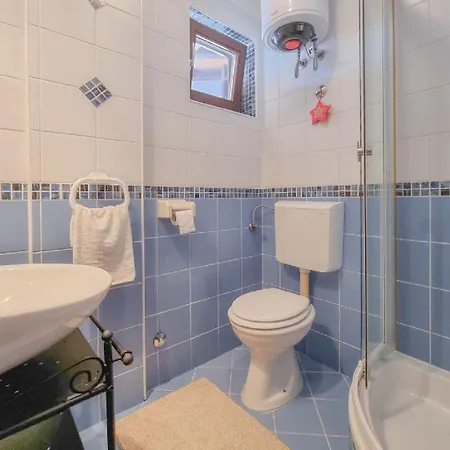 Rustikales Studio-apartment Nur 700 Meter Zum Strand Mit Meerblick * Karpinjan