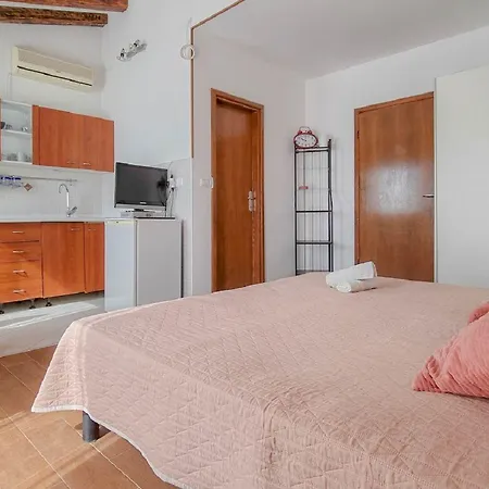 Rustikales Studio-apartment Nur 700 Meter Zum Strand Mit Meerblick