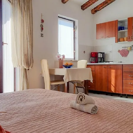 Rustikales Studio-apartment Nur 700 Meter Zum Strand Mit Meerblick Appartement