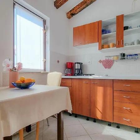 Rustikales Studio-apartment Nur 700 Meter Zum Strand Mit Meerblick Karpinjan