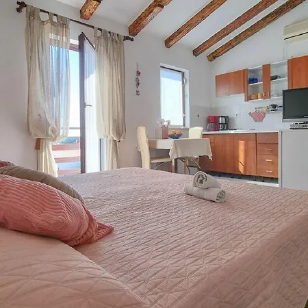 Rustikales Studio-apartment Nur 700 Meter Zum Strand Mit Meerblick * Karpinjan